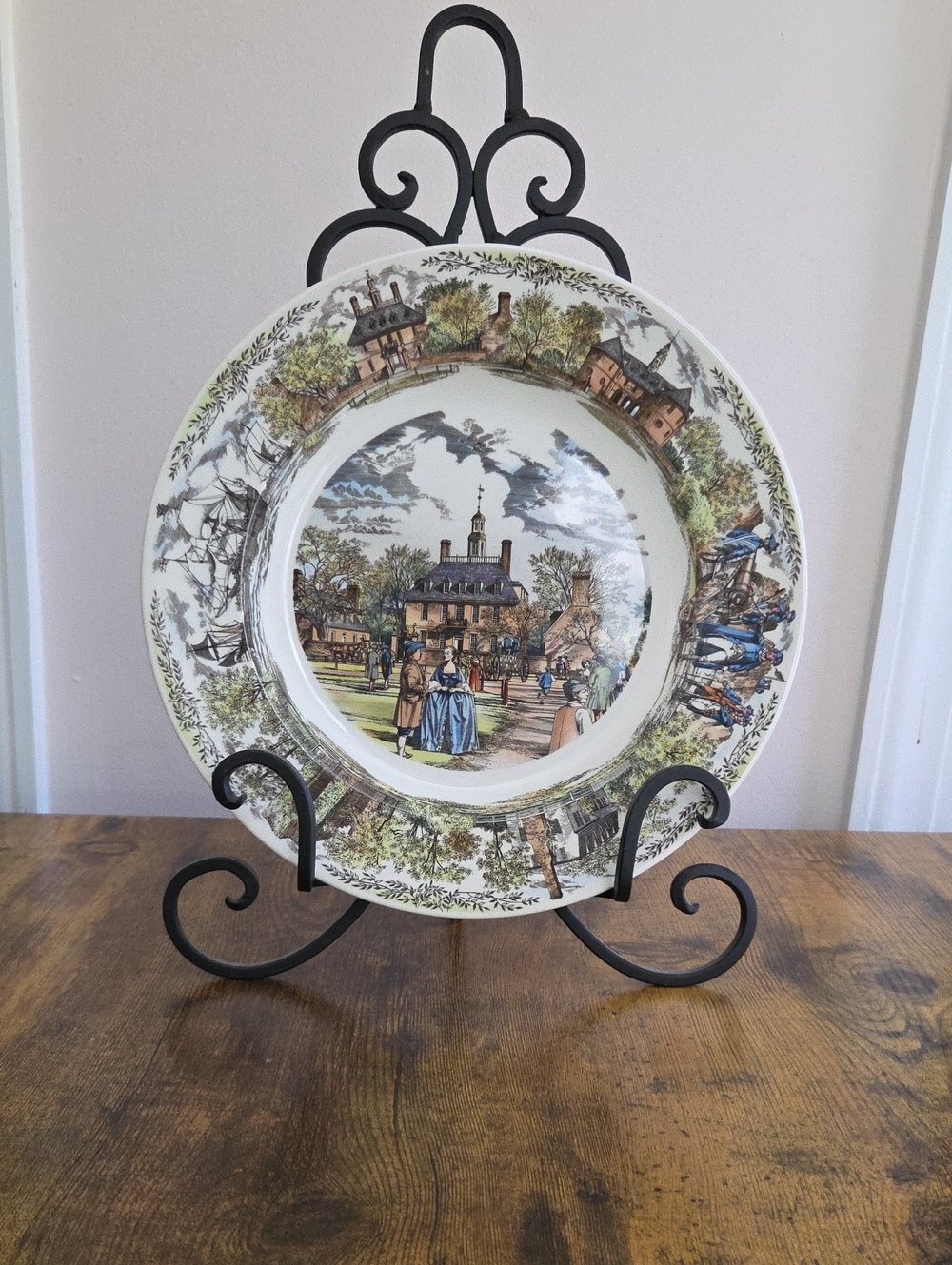 Collectible Wedgwood Made In England  Williamsburg Commemorative 10" Plate